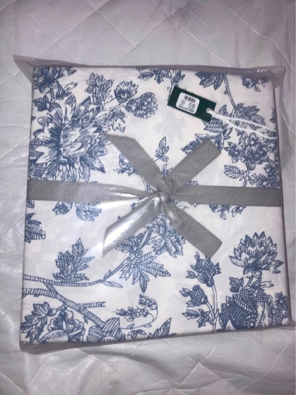 BRAND NEW SHEET SET - URBAN OUTFITTERS